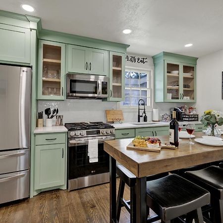 Southern Charm - Near Main With Hot Tub Fredericksburg Ngoại thất bức ảnh
