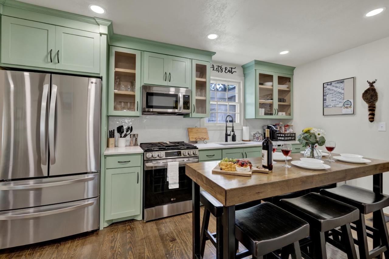 Southern Charm - Near Main With Hot Tub Fredericksburg Ngoại thất bức ảnh