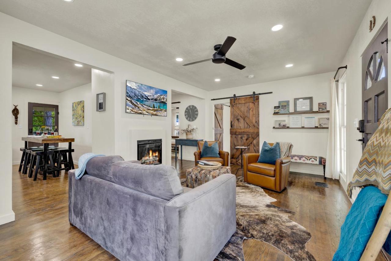 Southern Charm - Near Main With Hot Tub Fredericksburg Ngoại thất bức ảnh