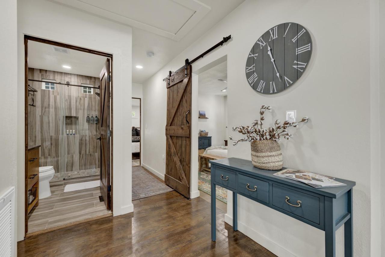 Southern Charm - Near Main With Hot Tub Fredericksburg Ngoại thất bức ảnh